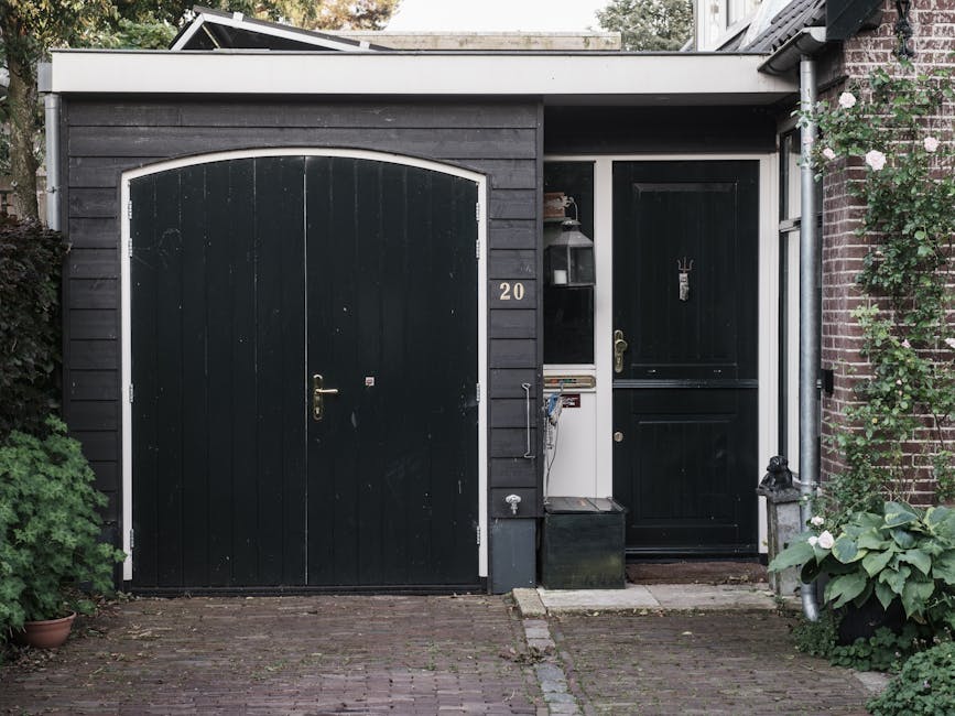 My Garage Door Came Off the Tracks — What To Do (Adelaide)